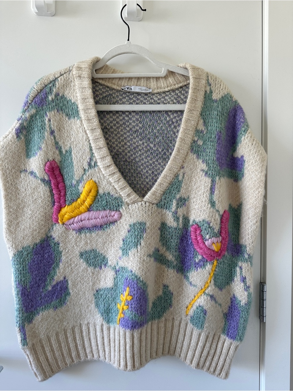 Zara Cream V-Neck Embroidered Floral Knit Sweater